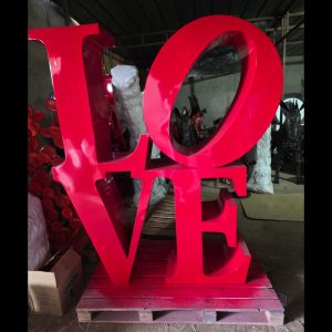 Sculpture décorative LOVE géante – Statue design contemporaine